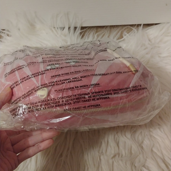 🎈FIRM! NWT DISNEY LOUNGEFLY STITCH SHOPPE WINNIE THE POOH BALLOON CROSSBODY - Picture 10 of 13